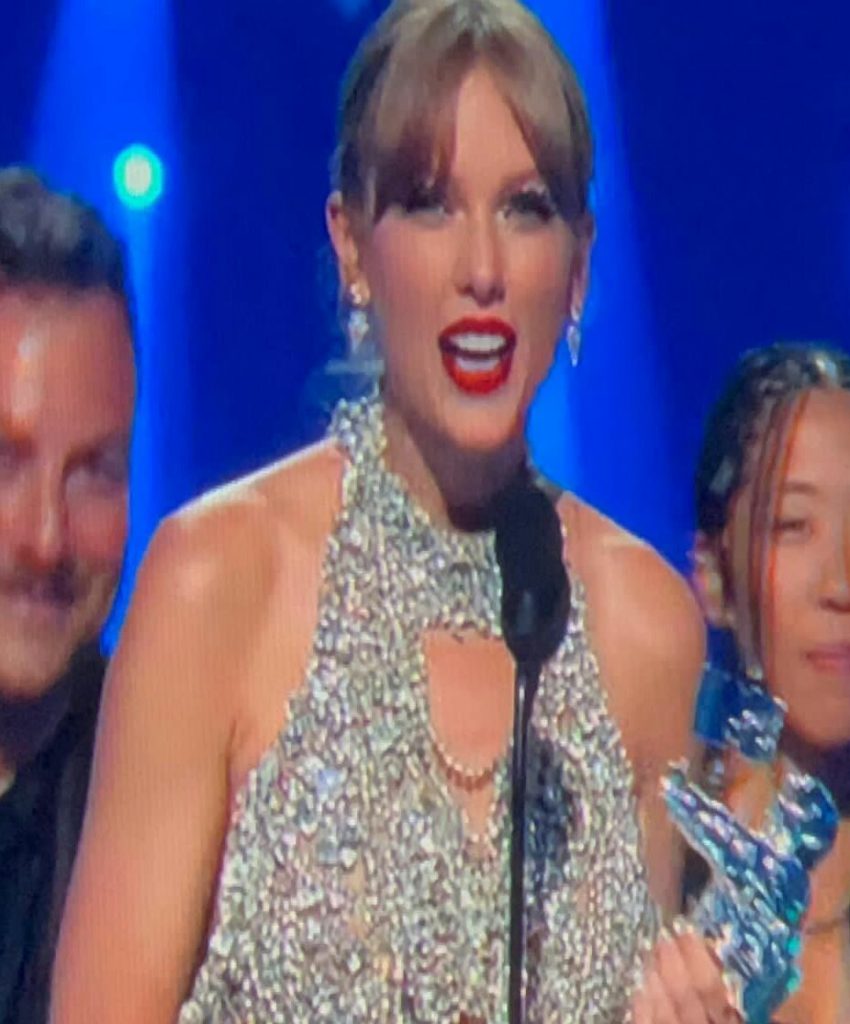 MTV Video Music Awards Taylor Swift wins Video of the Year; Full